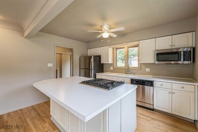 2910 Shadyoak Dr, Des Moines, IA 50310 - photo 4