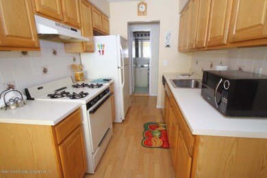 140 Devon Loop unit 3, Staten Island, NY 10314 - photo 5