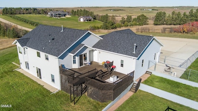 8843 Welle Loop, Bismarck, ND 58503 - photo 5