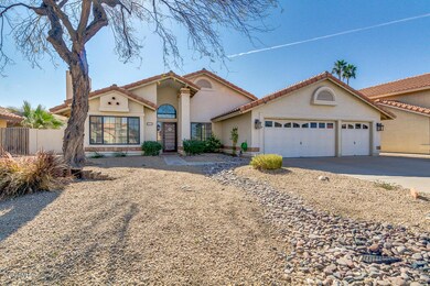 1207 E Divot Dr_3