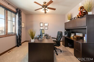 3921 Crest Cir-11