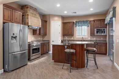 Modern Kitchen w/ Stainless Steel Apps