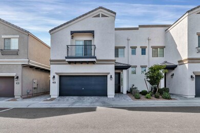 3030 N 33rd Pl-large-002-009-Front Exter
