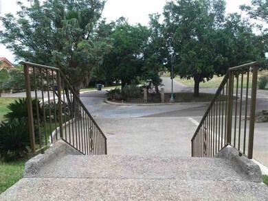 102 Mockingbird Ct, Laredo, TX 78045 - photo 2