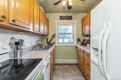 4 Rose St unit 7,C-1, Oceanside, NY 11572 - photo 6