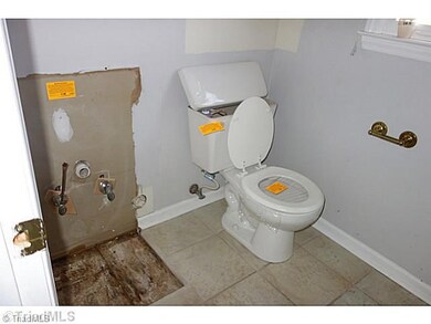 4004 Dresher Ct, High Point, NC 27265 - photo 7