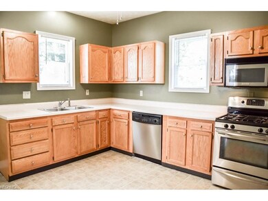 Spacious kitchen with great cabinet and counter sp