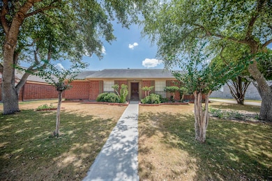 13211 Rosstown Dr, Sugar Land, TX 77478 - photo 3