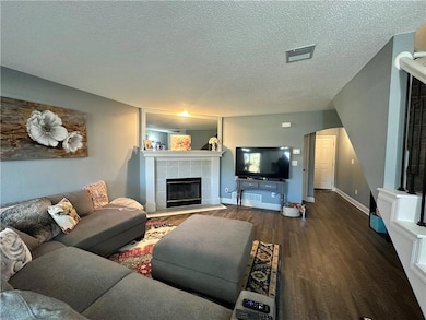 5712 NW Plantation Ln, Lees Summit, MO 64064 - photo 4