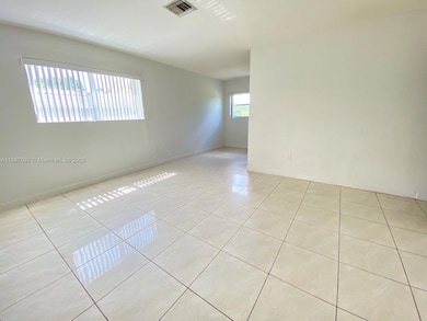 1121 NE 214th St, Miami, FL 33179 - photo 4