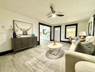 1110 York St, Des Moines, IA 50316 - photo 3