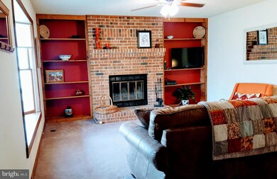 211 Confederate Cir, Locust Grove, VA 22508 - photo 4