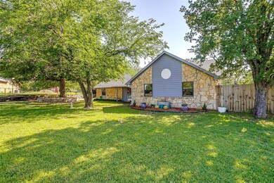 312 Trailwood Dr, Joshua, TX 76058 - photo 3