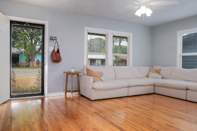 607 Leland St, Kerrville, TX 78028 - photo 2