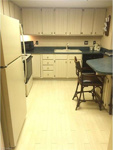 Nice size kitchen transfers with all appliances.  