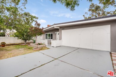 2328 West Blvd, Los Angeles, CA 90016 - photo 3