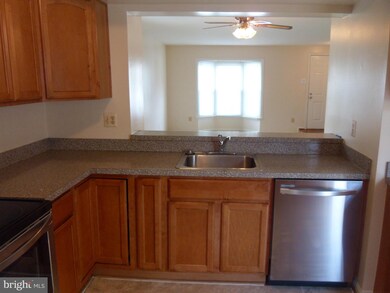 14225 Oakpointe Dr, Laurel, MD 20707 - photo 5