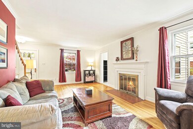 4322 Kentbury Dr, Bethesda, MD 20814 - photo 6