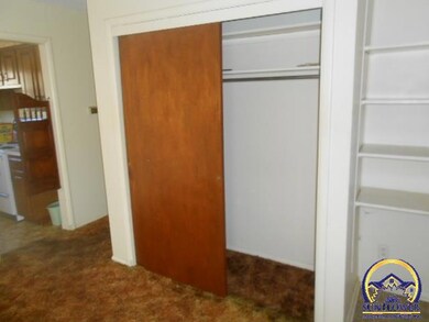 1324 SW 31st St, Topeka, KS 66611 - photo 4