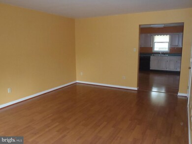 1546 Crest View Ave, Hagerstown, MD 21740 - photo 2