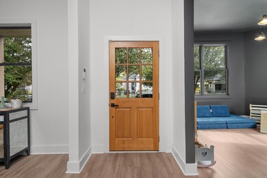 16 - 1713 Mitchell Ave - Interior