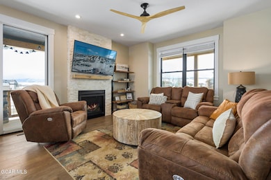 Luxury Mountain 210 Elk Track Circle-11