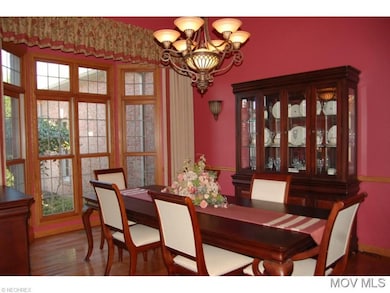 FORMAL DINING
