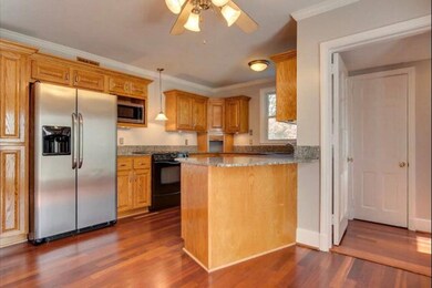 Kitchen - Breakfast Area