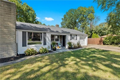 905 Sycamore Dr, Jeffersonville, IN 47130 - photo 5