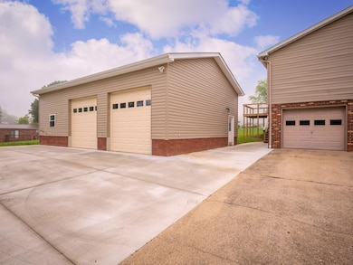 454 Chapman Dr, Milton, WV 25541 - photo 6