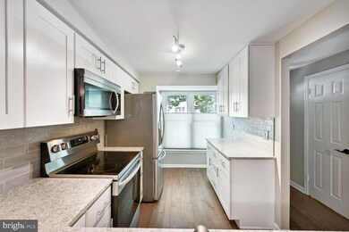 11935 Redtree Way, Reston, VA 20194 - photo 4