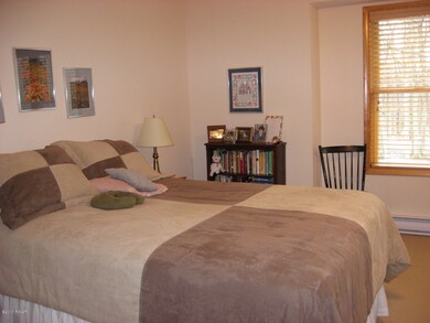 135 Broadmoor Dr, Hawley, PA 18428 - photo 5