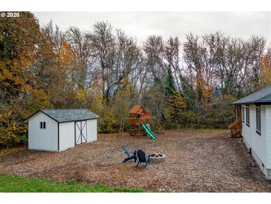 841 SW 1st St, Sheridan, OR 97378 - photo 4