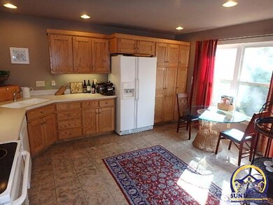 1154 SW Red Oaks Place, Topeka, KS 66615 - photo 5