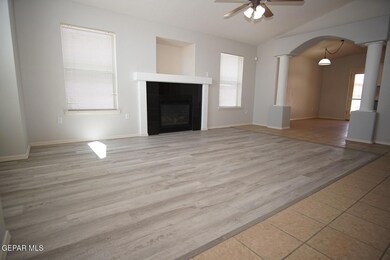 725 Desert Ash Dr, Horizon City, TX 79928 - photo 2