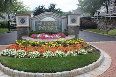 303 Bridgeview Dr, Poughkeepsie, NY 12601 - photo 2