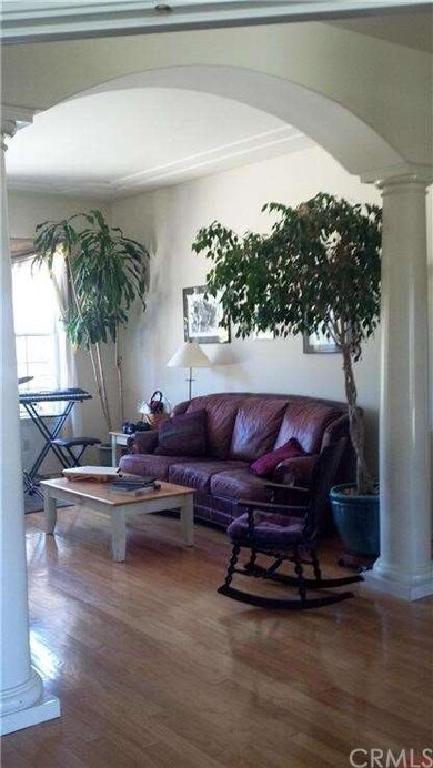 Hardwood Flooring, Living Room.