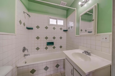 4 - Bathroom 2023-07-19 (1)