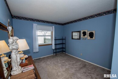 7302 Pacific St, Davenport, IA 52806 - photo 6