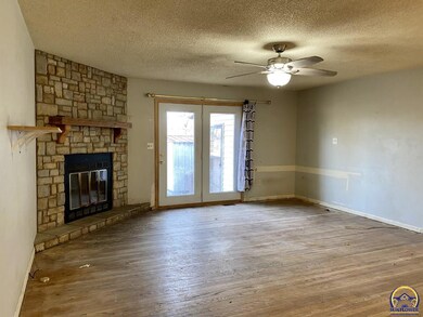 6600 SW Shadyvale Ln, Topeka, KS 66619 - photo 2