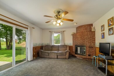 004-Living_Room-3137143-small