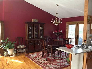 8 Valley View Cir, Cranston, RI 02921 - photo 4