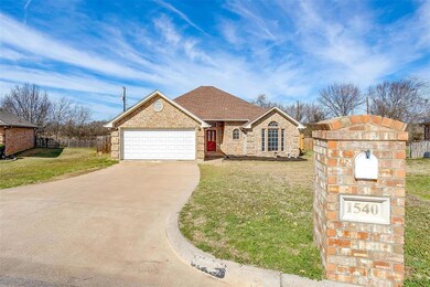 1540 Oak Tree Cir, Weatherford, TX 76086 - photo 2