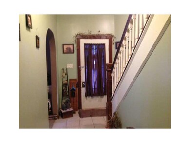 Entry/Foyer.