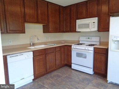 9264 Cardinal Forest Ln unit 302, Lorton, VA 22079 - photo 5