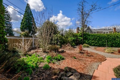 1130 Lawnridge St SW, Albany, OR 97321 - photo 2