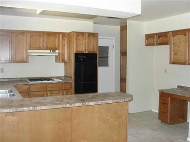 1445 Monte Negro Dr, El Paso, TX 79935 - photo 3