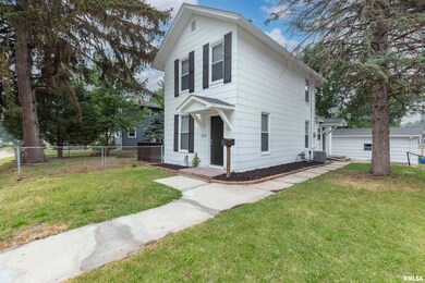 512 E Pleasant St, Davenport, IA 52803 - photo 2