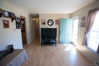 5818 Huntingcreek Dr, North Chesterfield, VA 23237 - photo 4