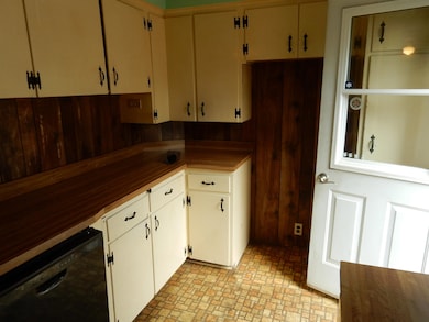 594 E Main St, Newport, VT 05855 - photo 5